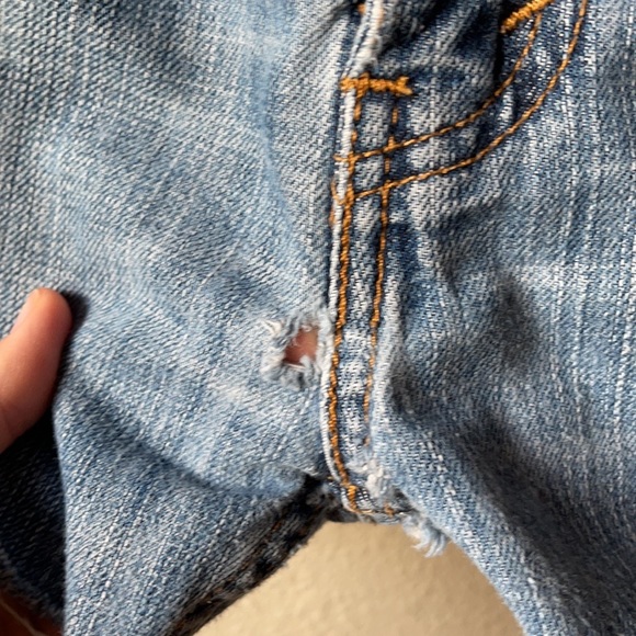 Levi’s Well Worn Denim Cutoff Shorts Sz 8 - Picture 4 of 6
